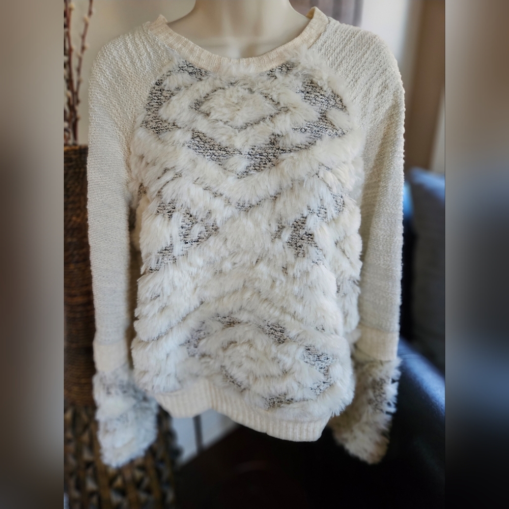 Amadi Chic Cream and Gray Sweater